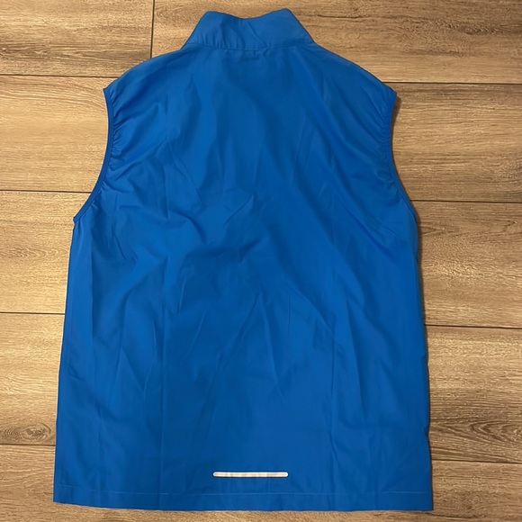 Running Room Fit wear vest. Size Large - Picture 2 of 9